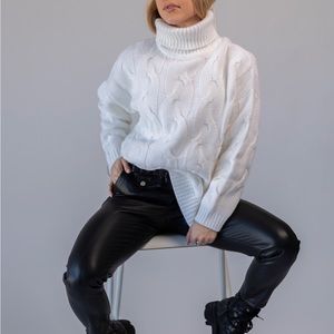 Merino wool white sweater. White Size M